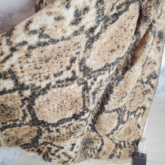 Worthington‎ Blanket Scarf Snakeprint Acrylic Raw Edge Tan Black New with tags - Picture 3 of 7